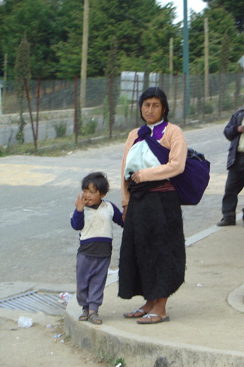 Lady and child in San Juan Chamula
